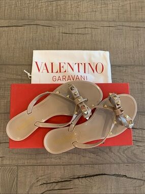 Valentino Garavani Poudre Rockstud Bow Jelly Thong Sandals Size 38